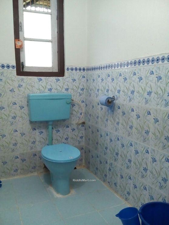 Western Toilet