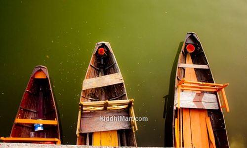 boats in Bhimtal lake